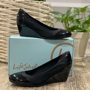 LifeStride Women's Juliana Stretch Wedge Black 8 Wide